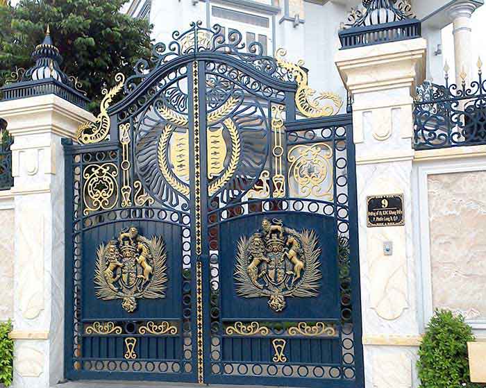 Thi công cửa đi sắt mỹ thuật đẹp giá rẻ tại TPHCM